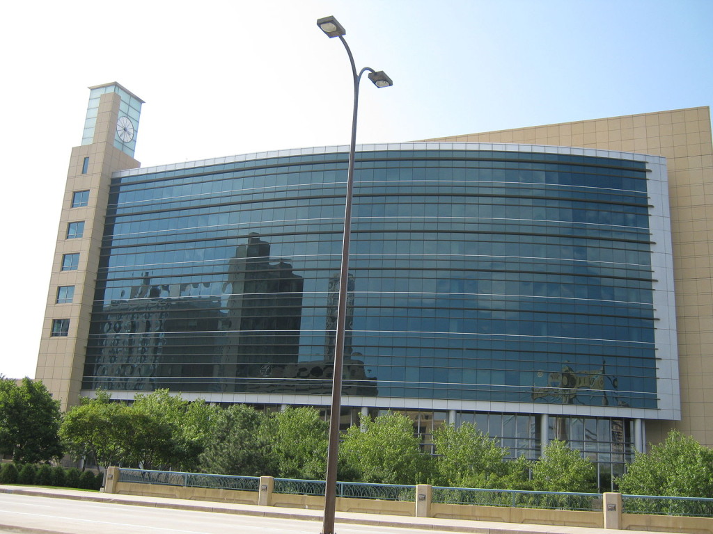"Federal Reserve Bank of Minneapolis building" by Innotata is licensed under CC BY-SA 3.0